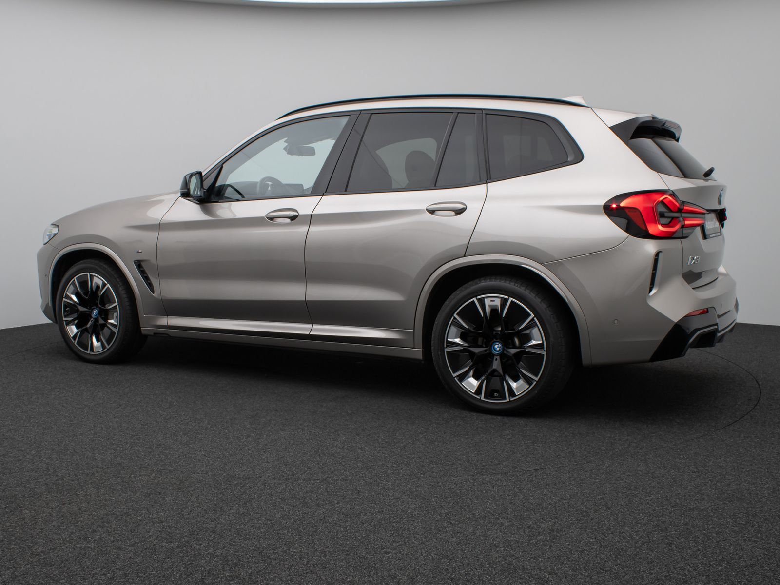 Fahrzeugabbildung BMW iX3 Impressive M Sport Panorama Laser HUD H/K