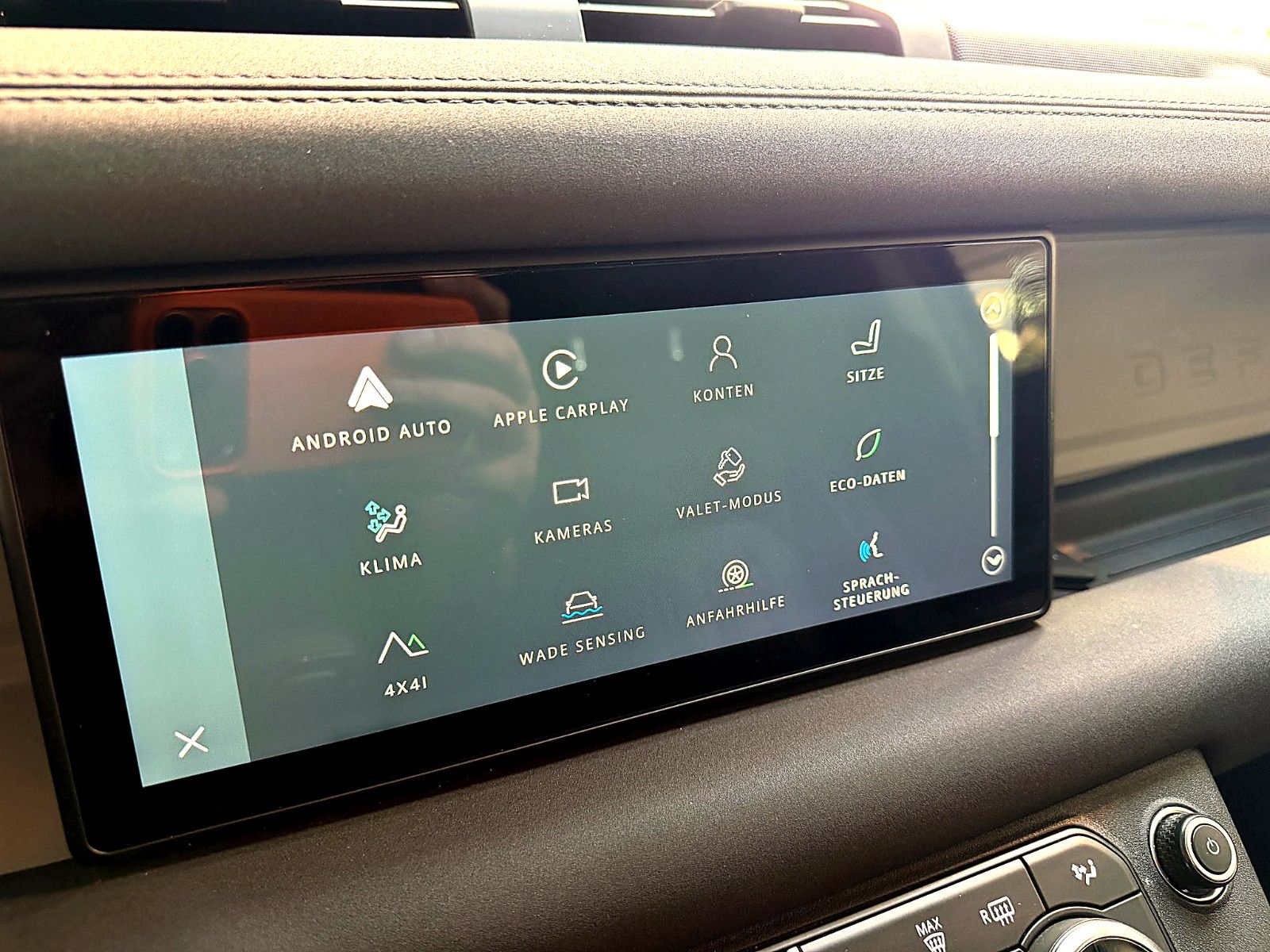 Fahrzeugabbildung Land Rover Defender 110 Hard Top S/3-SITZE/NAVI/LEDER/360''