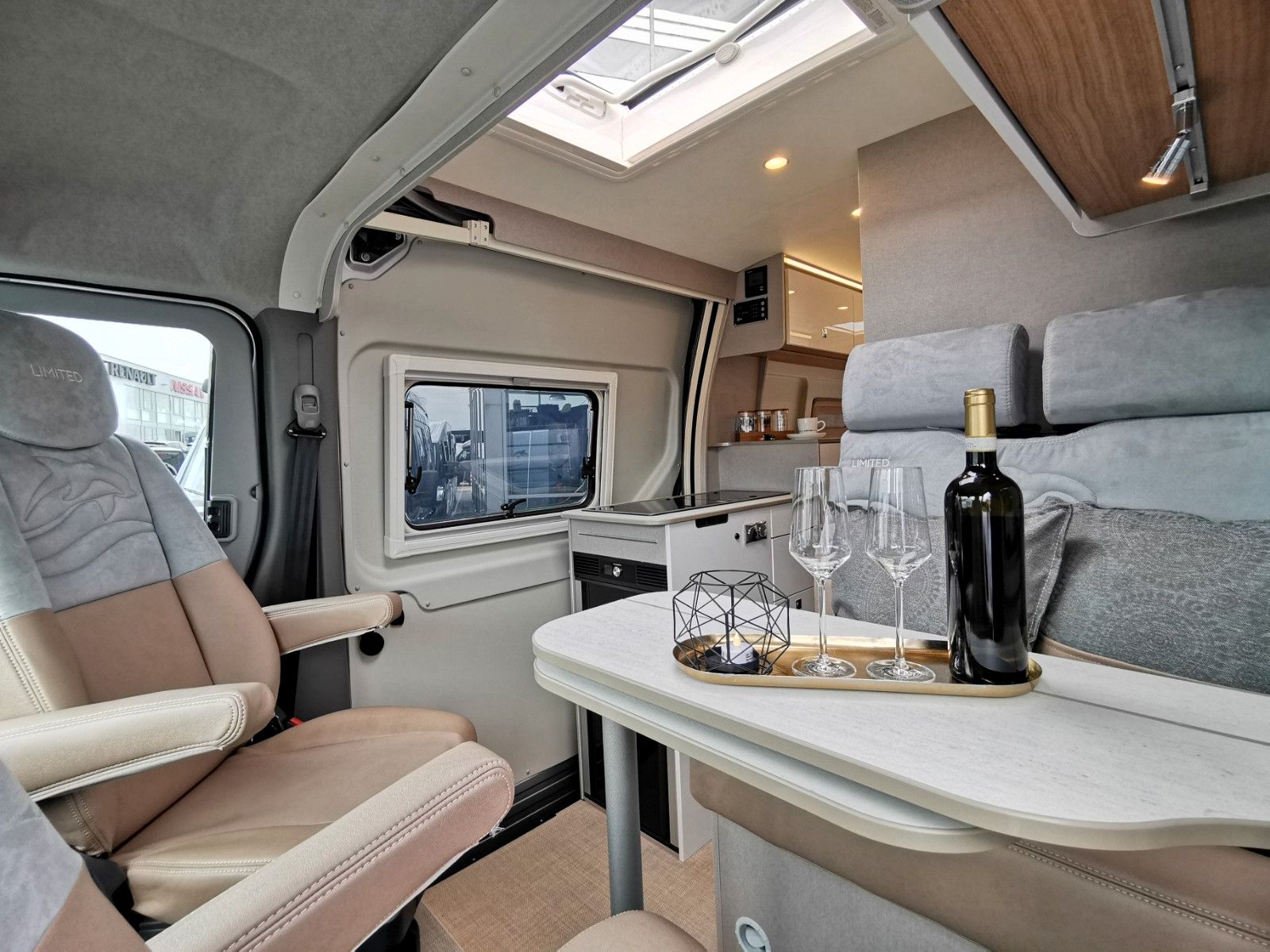 Fahrzeugabbildung Bürstner Delfin Limited C 621 - SIE SPAREN 19.253 € !!!