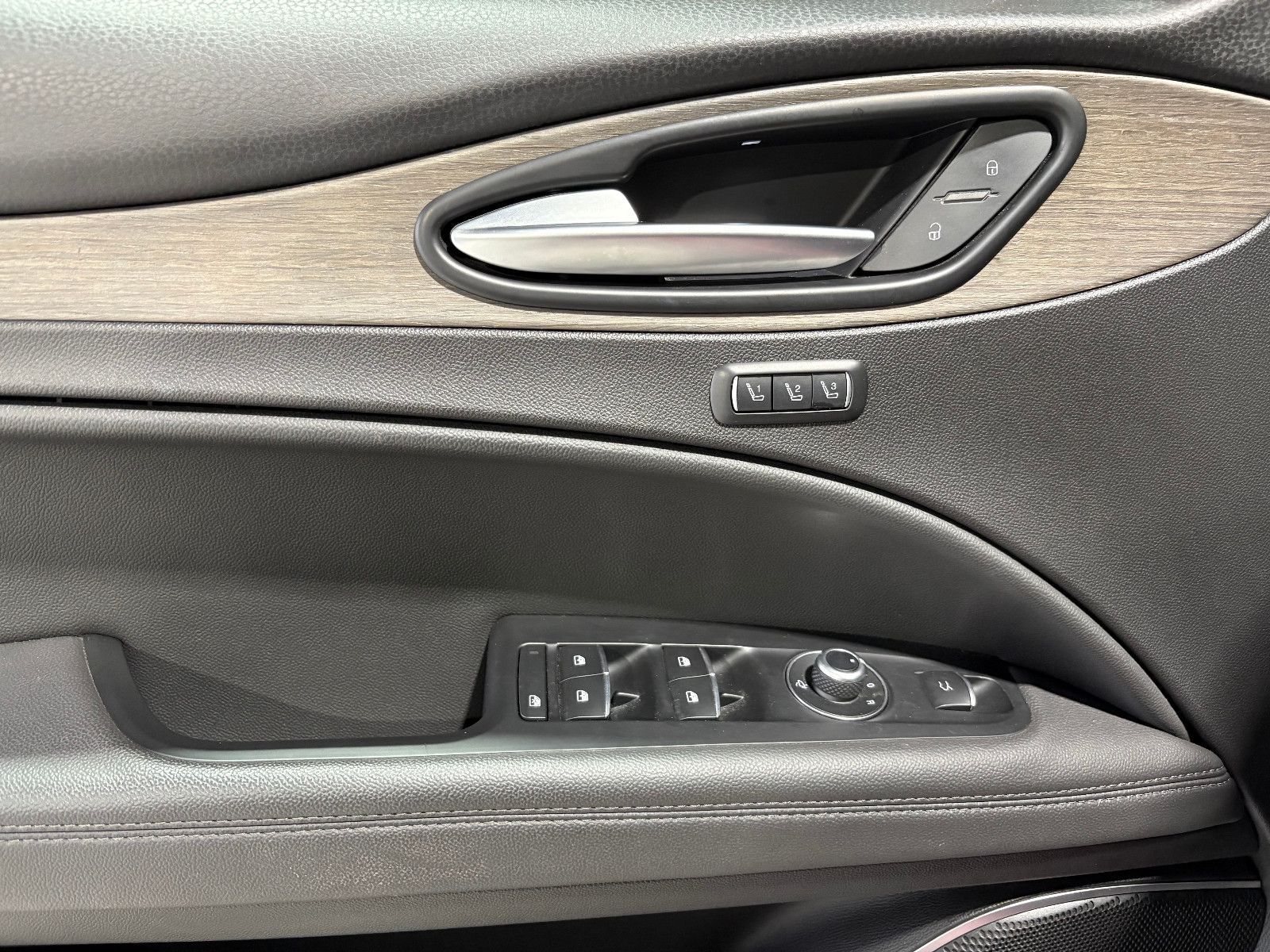 Fahrzeugabbildung Alfa Romeo Stelvio Ti Q4/MEMORY/ACC/NAVI/KAMERA/SHZ/KLIMA