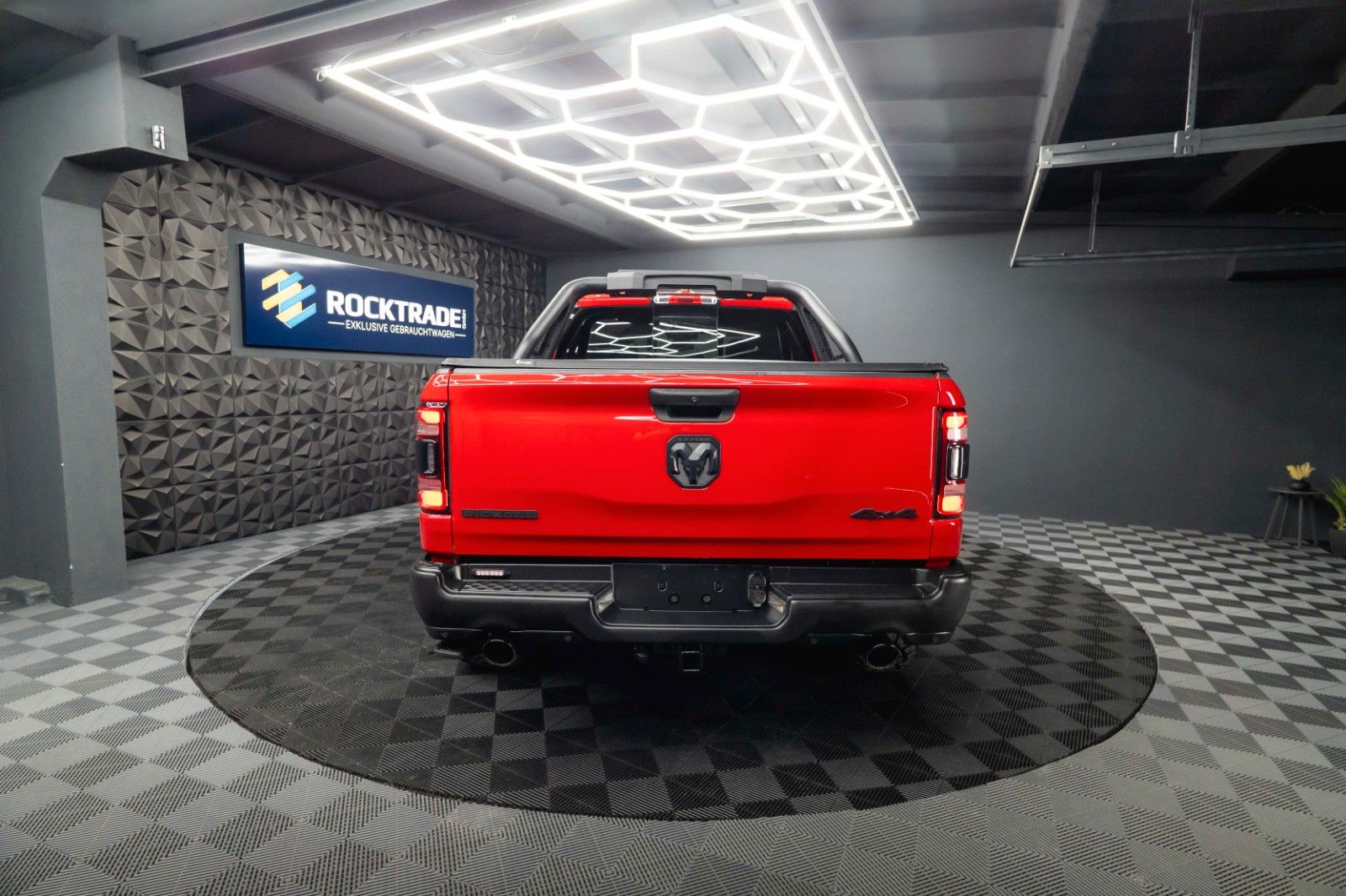 Fahrzeugabbildung Dodge RAM 5.7 V8 HEMI 4x4 Built to Serve AXLE LOCK FOX
