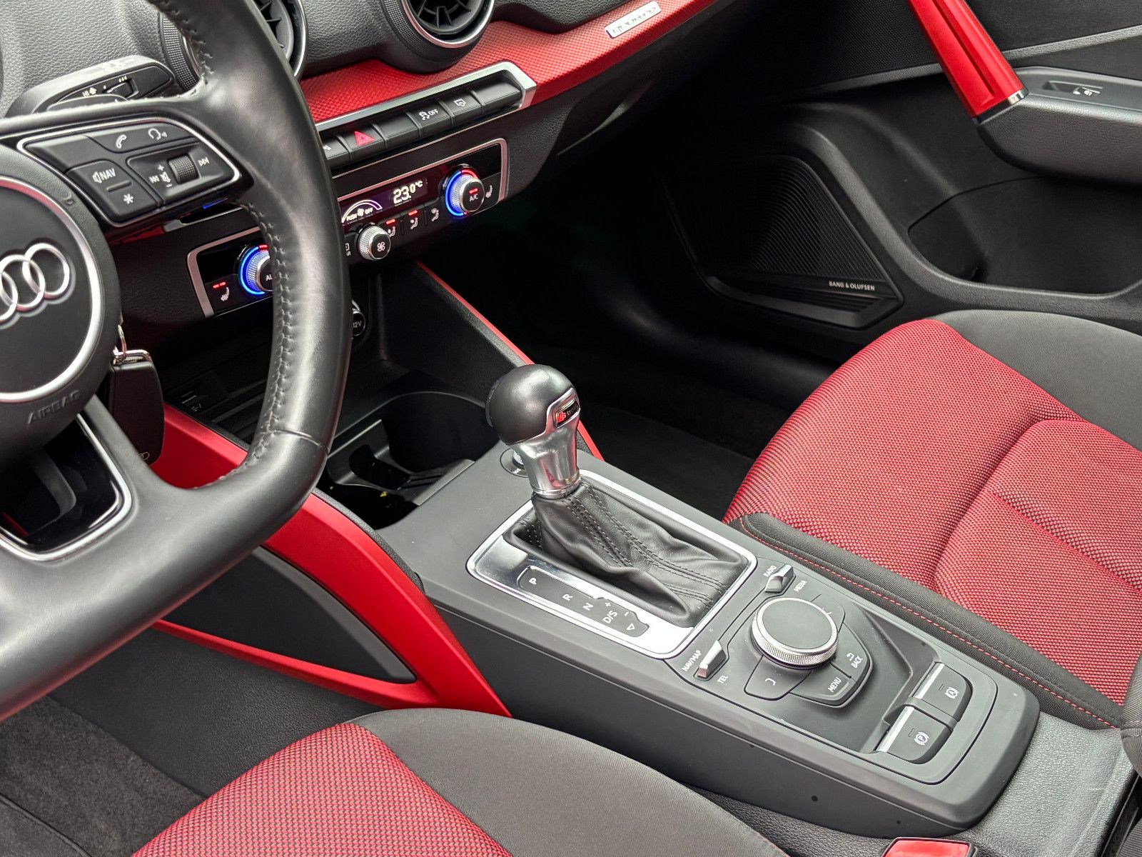 Fahrzeugabbildung Audi Q2 quattro sport/S-LINE/HEAD-UP/KAMERA/B&O