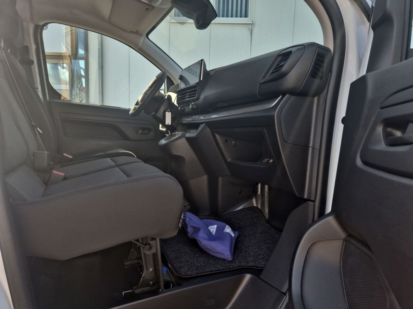 Fahrzeugabbildung Citroën Jumpy KW Standard (L2) 2.0 BlueHDi 145  AHK-abn.