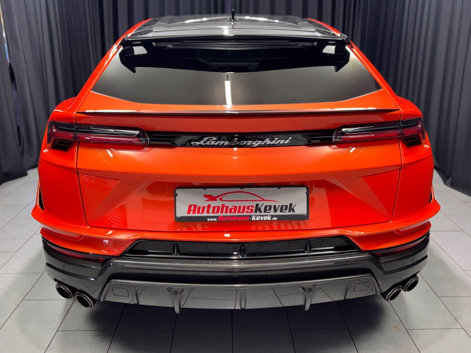 Fahrzeugabbildung Lamborghini Urus Performante|FULL-CARBON|AKRAPOVIC|MASSAGE|