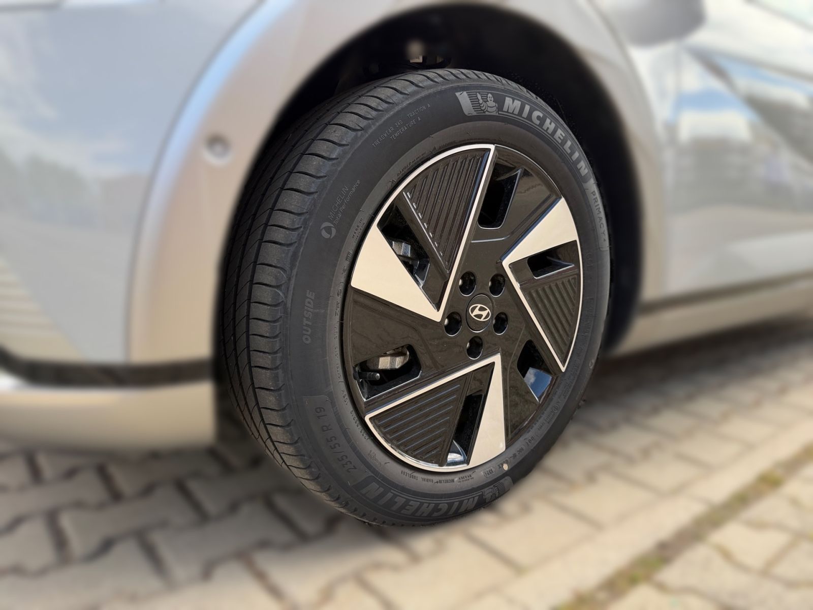 Fahrzeugabbildung Hyundai IONIQ 5 Uniq Elektro 84 kWh 4WD Park-Paket