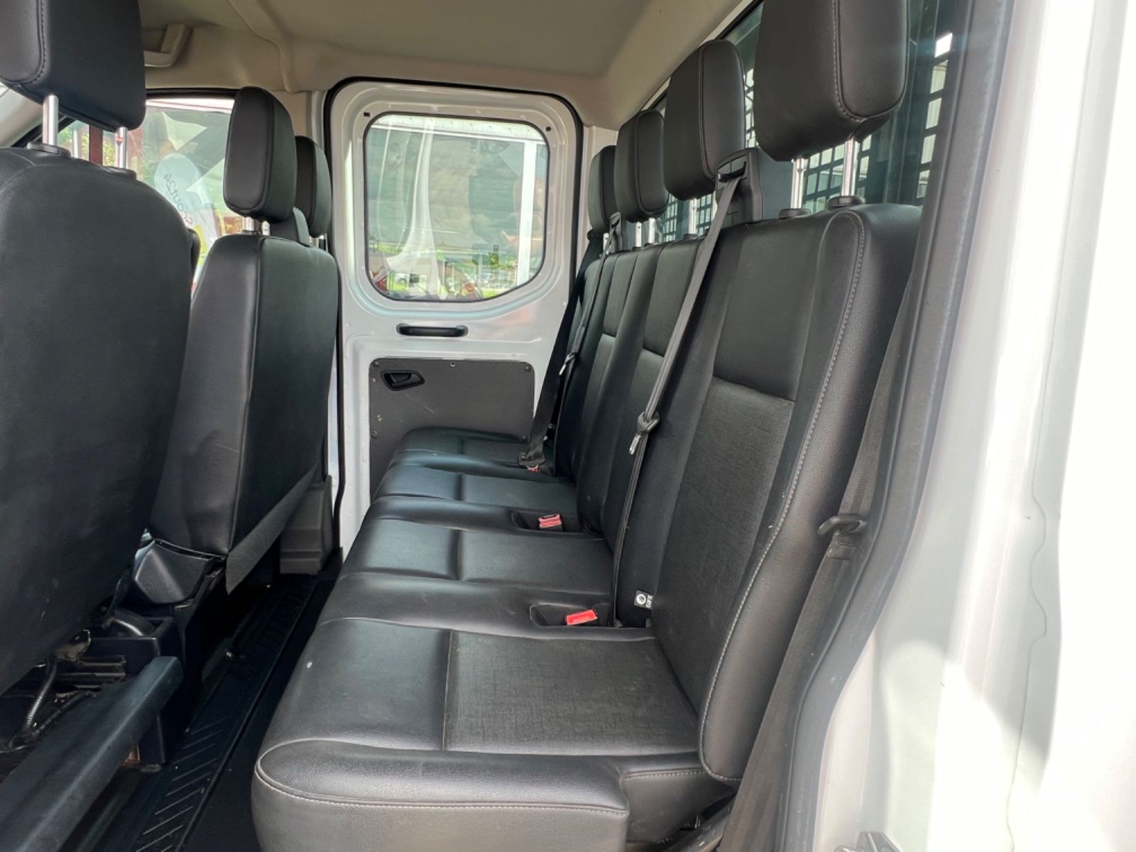 Fahrzeugabbildung Ford Transit Pritsche 350 L2 Doppelkabine *Allrad*