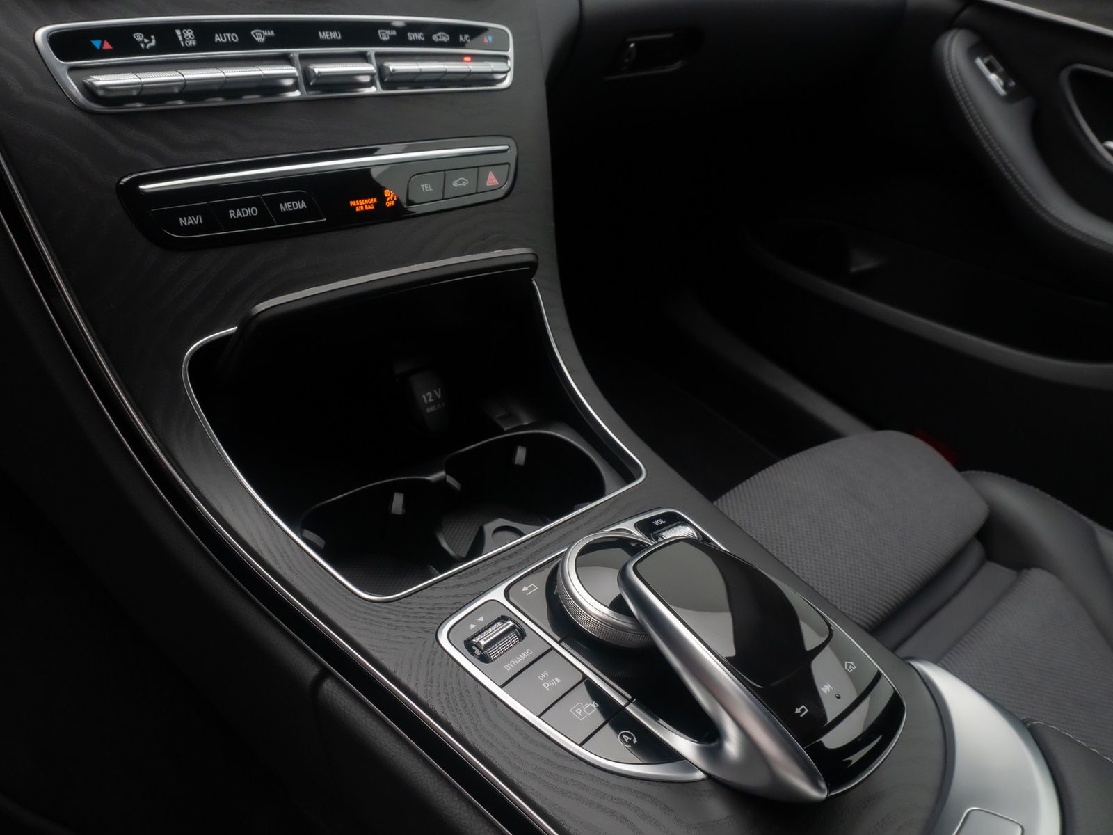Fahrzeugabbildung Mercedes-Benz C 180 Exclusive PDC NAVI GeschwindigR Teilleder