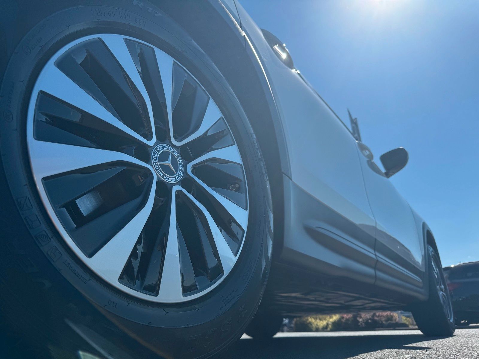 Fahrzeugabbildung Mercedes-Benz GLB 180 Style+Distronic+RKamera+Vollleder