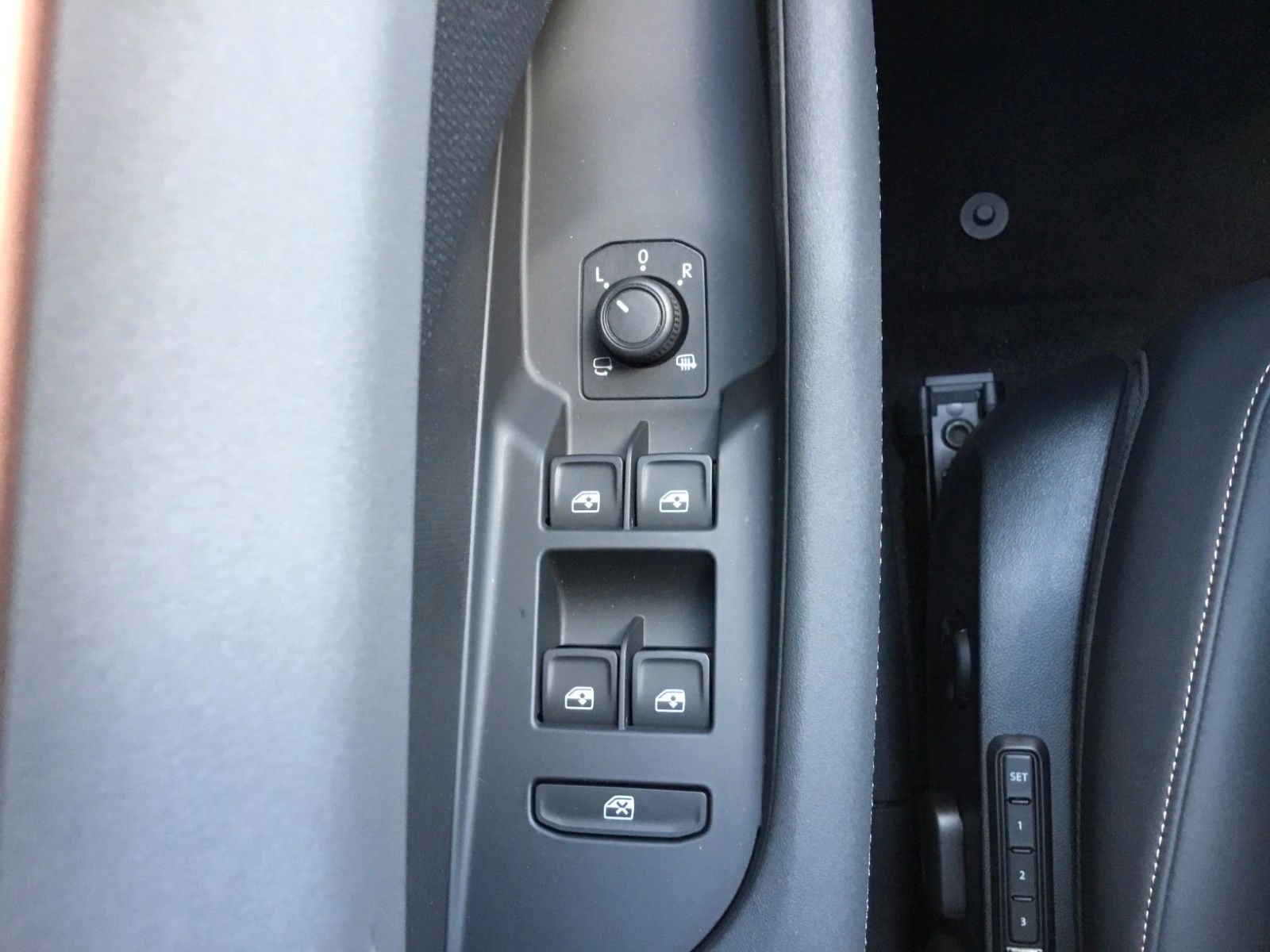 Fahrzeugabbildung CUPRA Terramar 2.0 TSI DSG 4Drive+Matrix+AHK+Pano+360°
