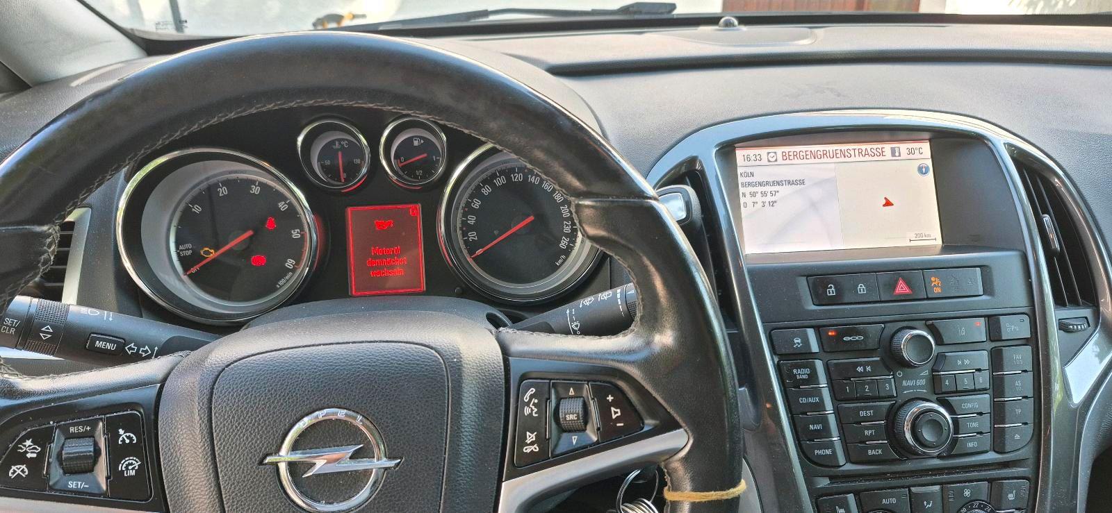 Opel Astra 2013 — photo 7