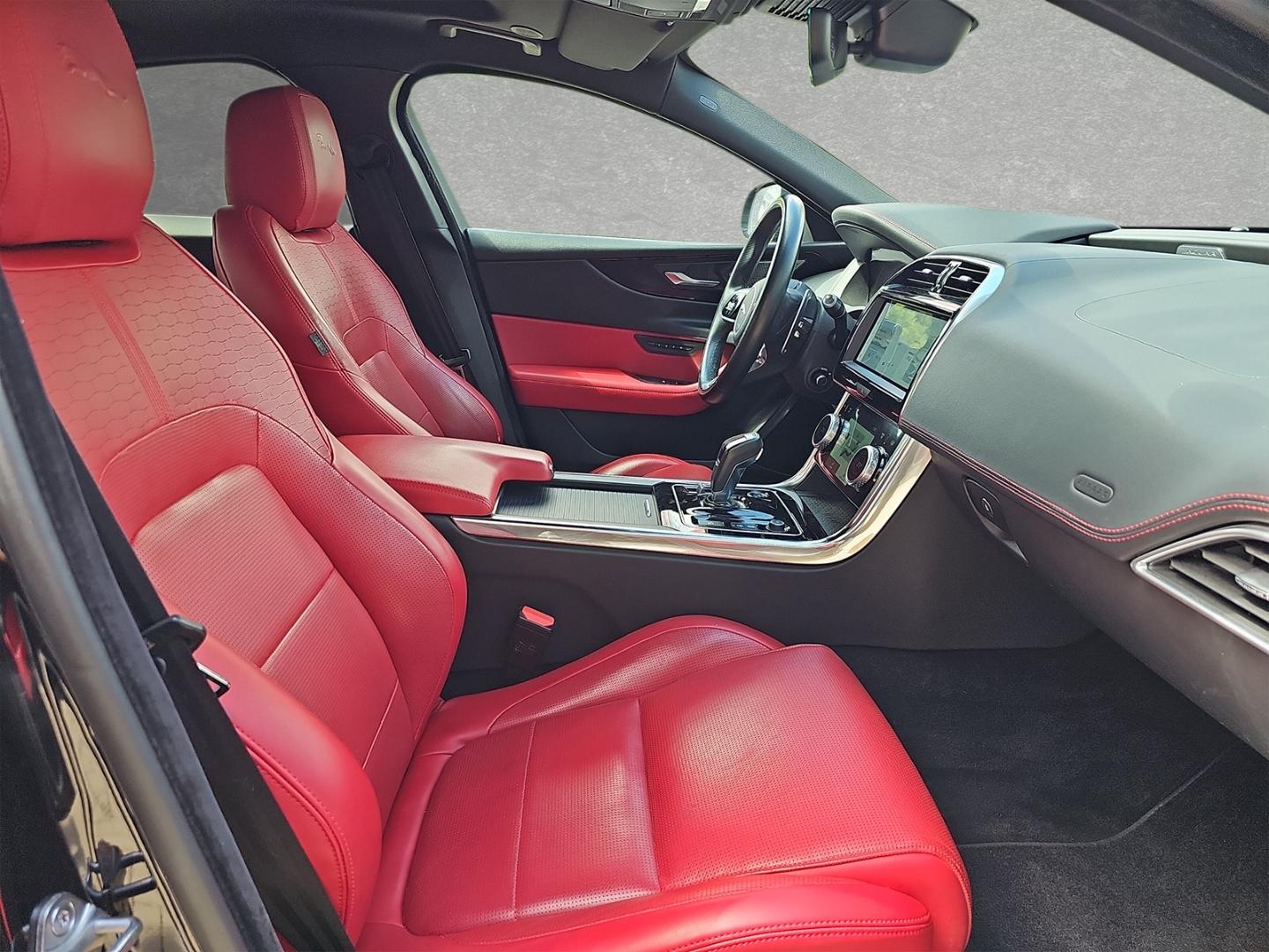Jaguar XE D200 R-Dynamic HSE
