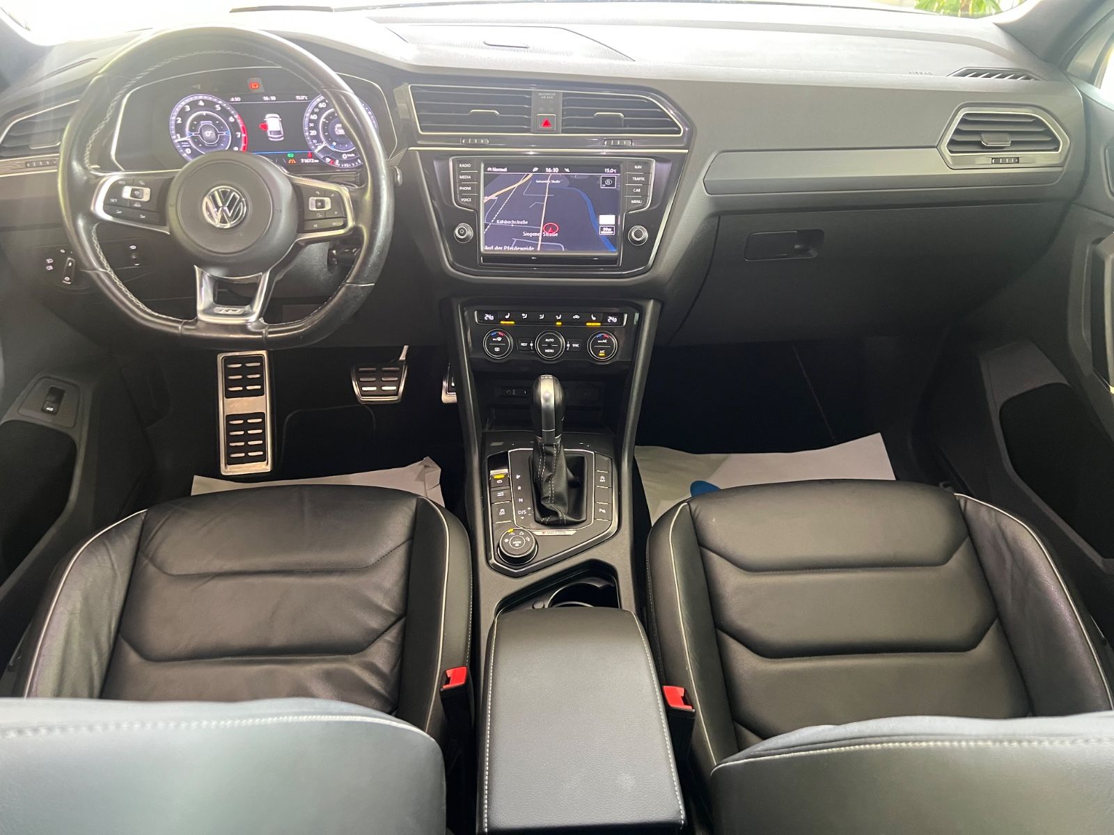 Fahrzeugabbildung Volkswagen Tiguan Highline 4Motion R line *HEAD-UP*MEMORY*