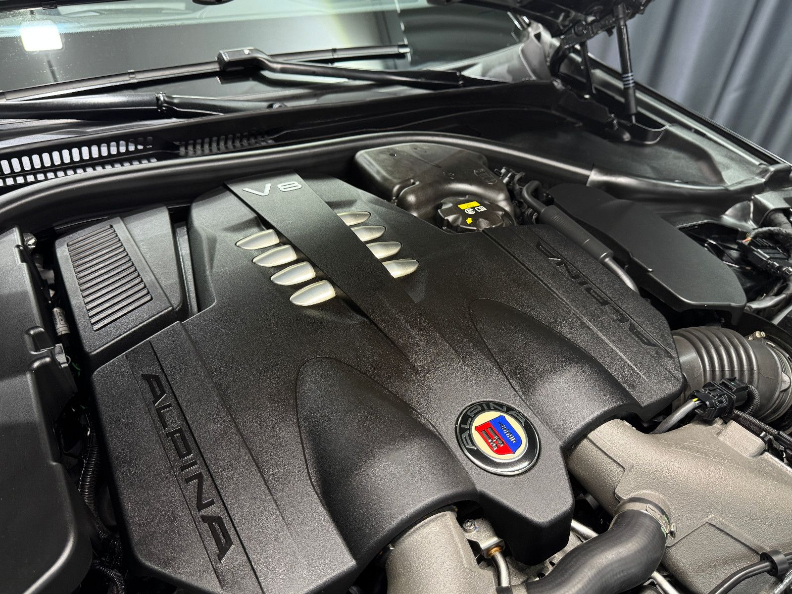 Fahrzeugabbildung ALPINA B5 4.4 Touring|LASER|PANO|HEAD-UP|VOLL