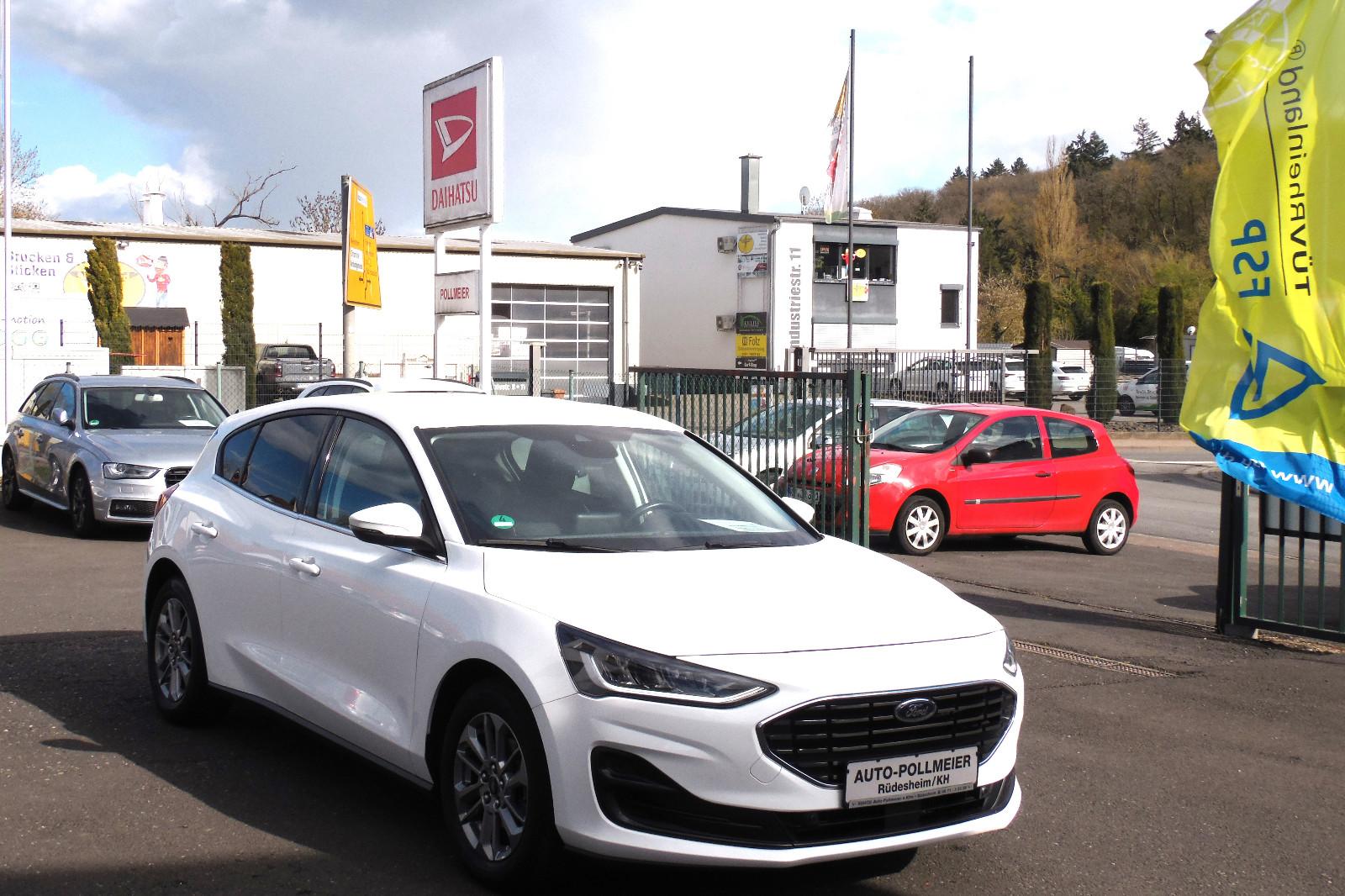 Ford Focus Lim. Titanium Aus 1 Hand,Tüv & AU Neu !!!