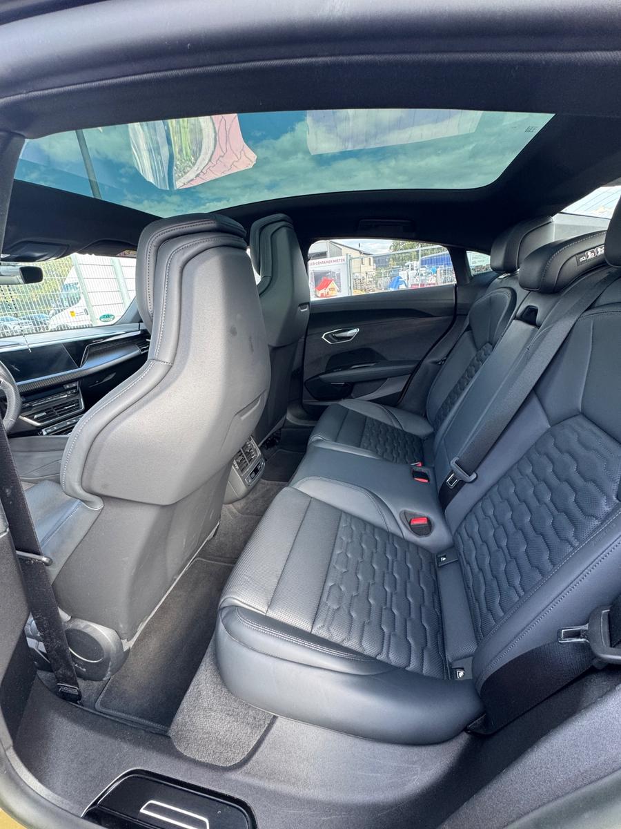 Audi e-tron GT quattro - Tactical Green 