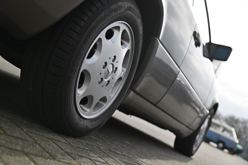 Mercedes-Benz CE 300