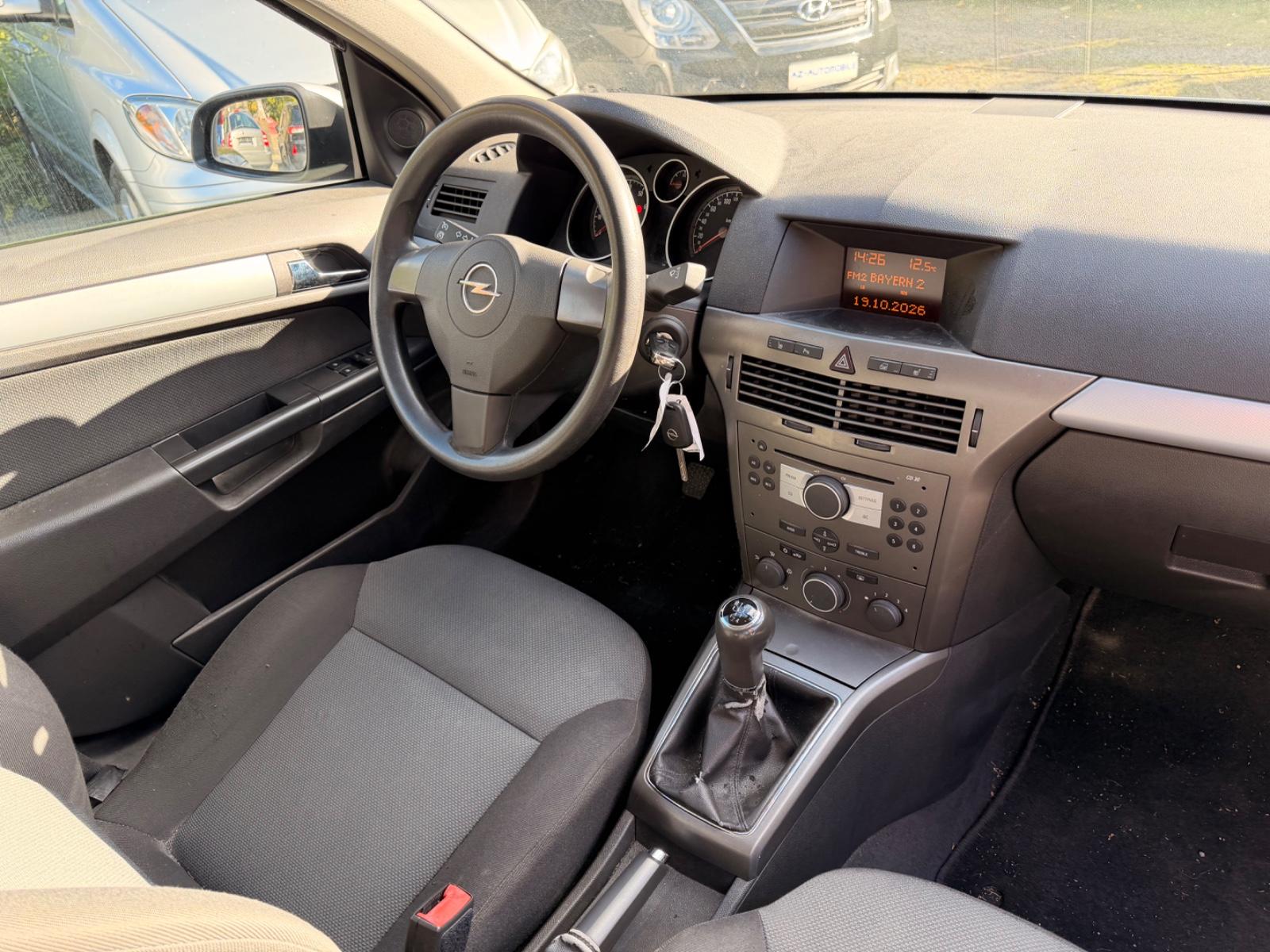 Opel Astra 2005 — photo 12