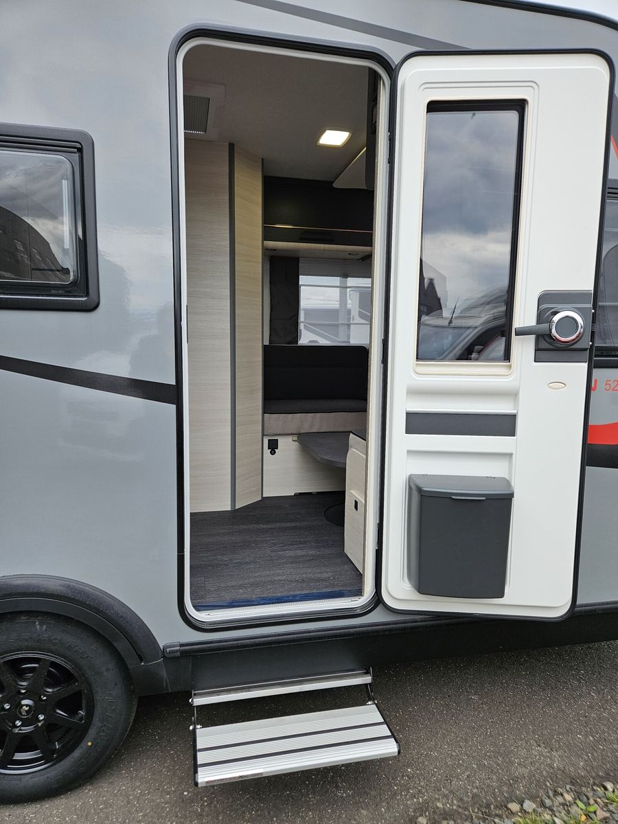 Fahrzeugabbildung Sterckeman Open Edition 522LJ 1800 kg; Truma C4, Trittstufe