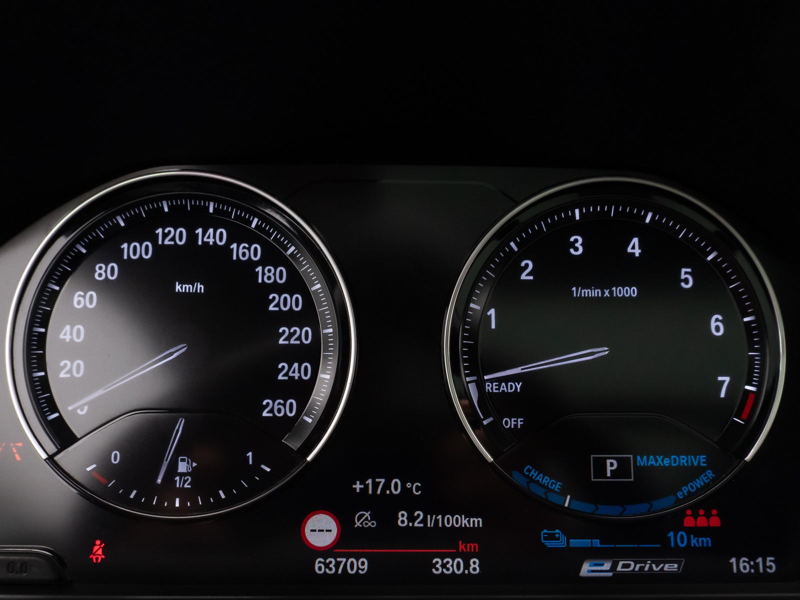 Fahrzeugabbildung BMW X1 xD25e xLine Panorama Kamera HUD DAB Komfort