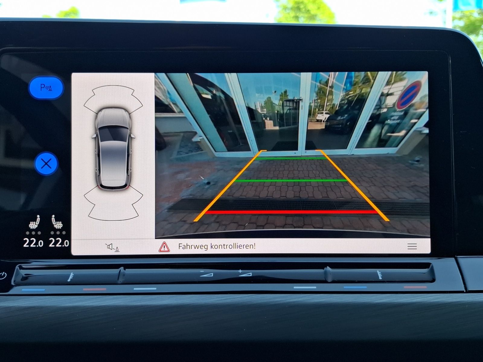 Fahrzeugabbildung Volkswagen Golf VIII TSI Style LEDplus Navi AID ACC RFK SH