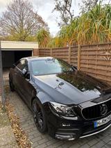 Mercedes-Benz E 300 Autom. Coupé  - Mercedes-Benz E 300: Coupe