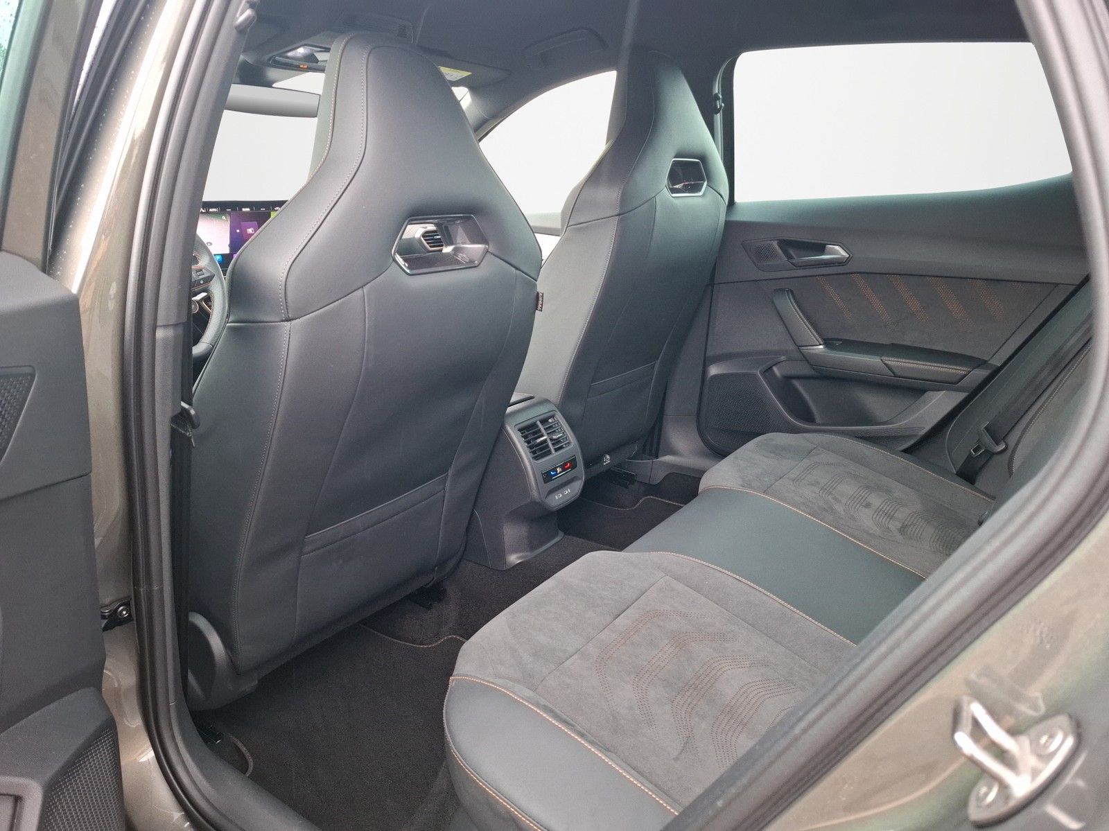 CUPRA Formentor VZ 2.0 TSI Tribe Edition 4Drive DSG / - Image 15