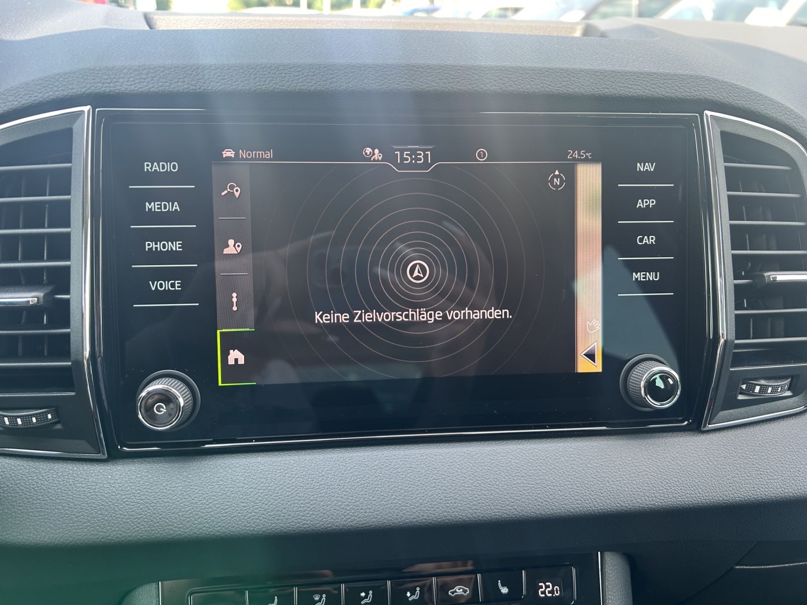 Fahrzeugabbildung SKODA Karoq 1.5 TSI Balance AHK Standh. ASG