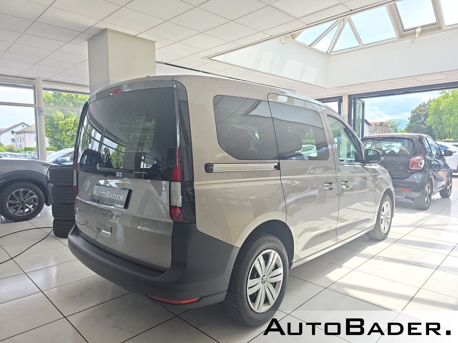 Volkswagen Caddy 2.0 TDI DSG AssPkt RFK PDC WinterPkt Shz imagem 3