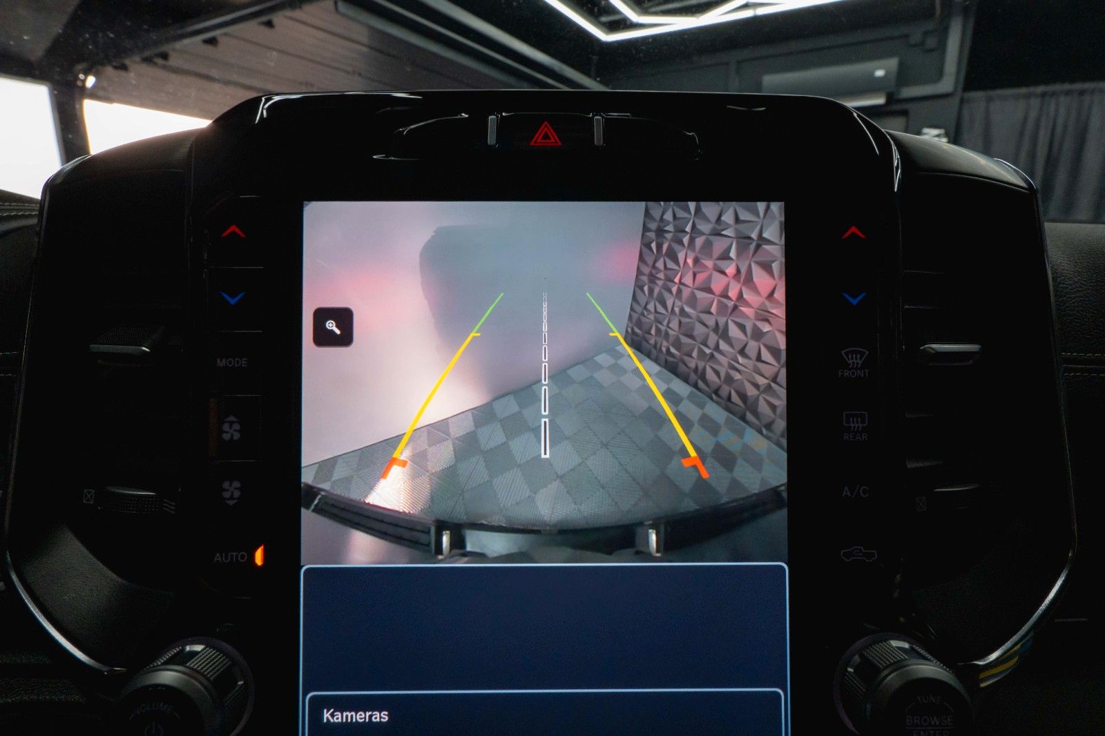 Fahrzeugabbildung Dodge RAM 5.7 V8 HEMI 4x4 LARAMIE Offroad Night LED