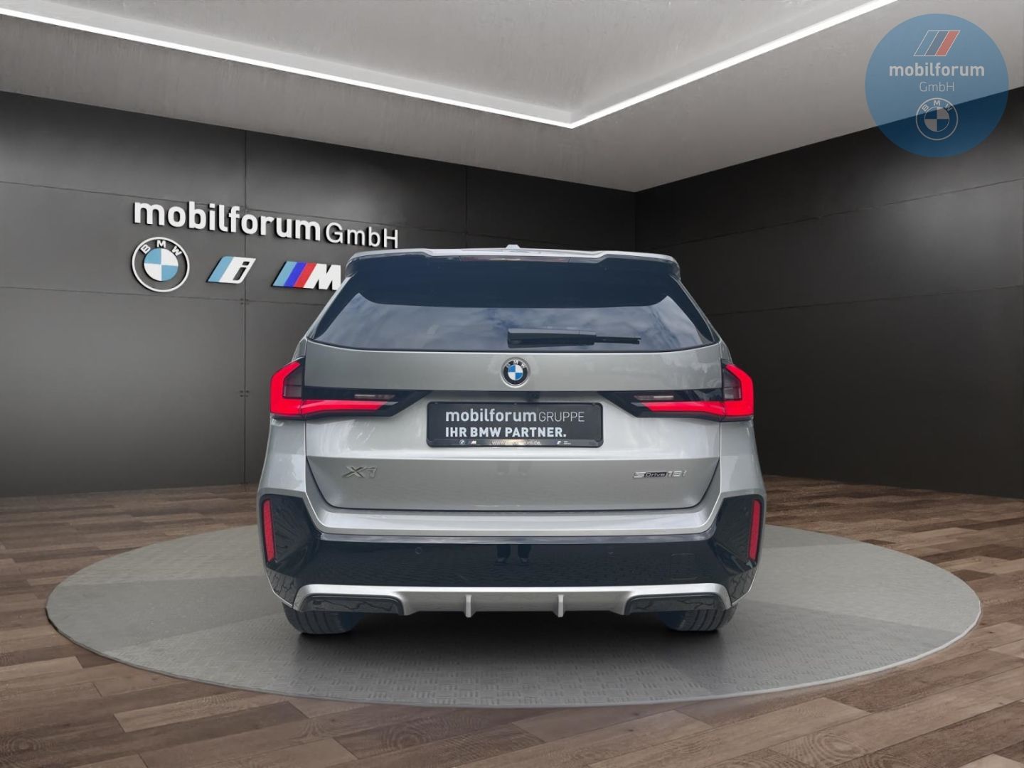 BMW X1 sDrive18i M-SportAHK Panorama Rückfahrkam foto 14