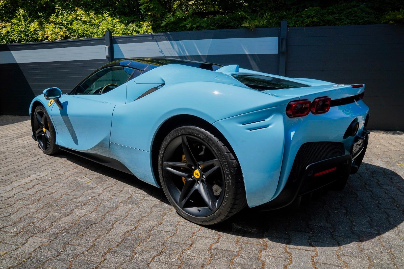 Ferrari SF90 Spider/LIFT/Azzuro La Plata