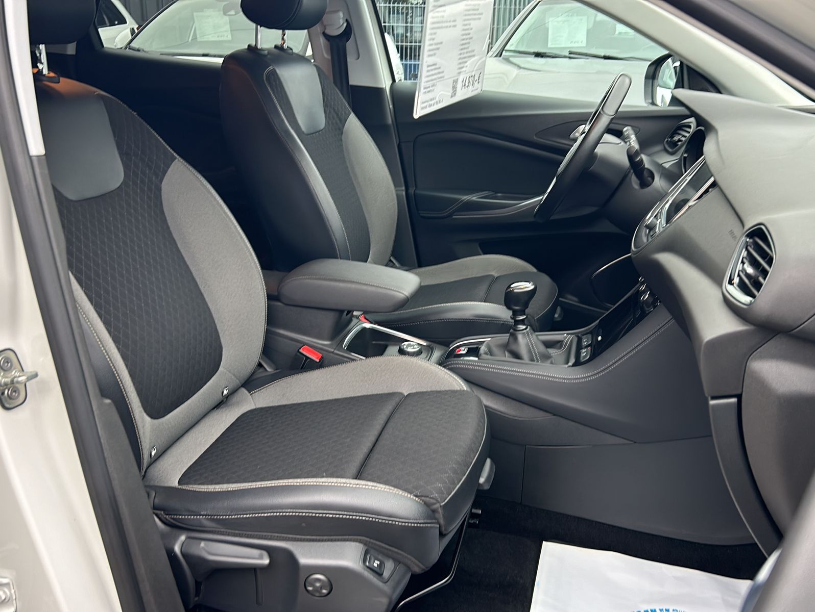 Fahrzeugabbildung Opel Grandland X 1,6 Innovation