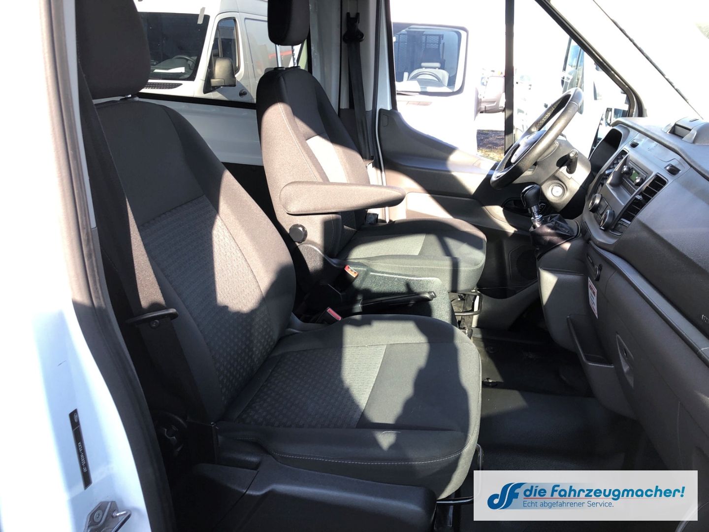 Fahrzeugabbildung Ford Transit Kombi 350 L2 Trend 2.0 TDCi DPF EU6d Not