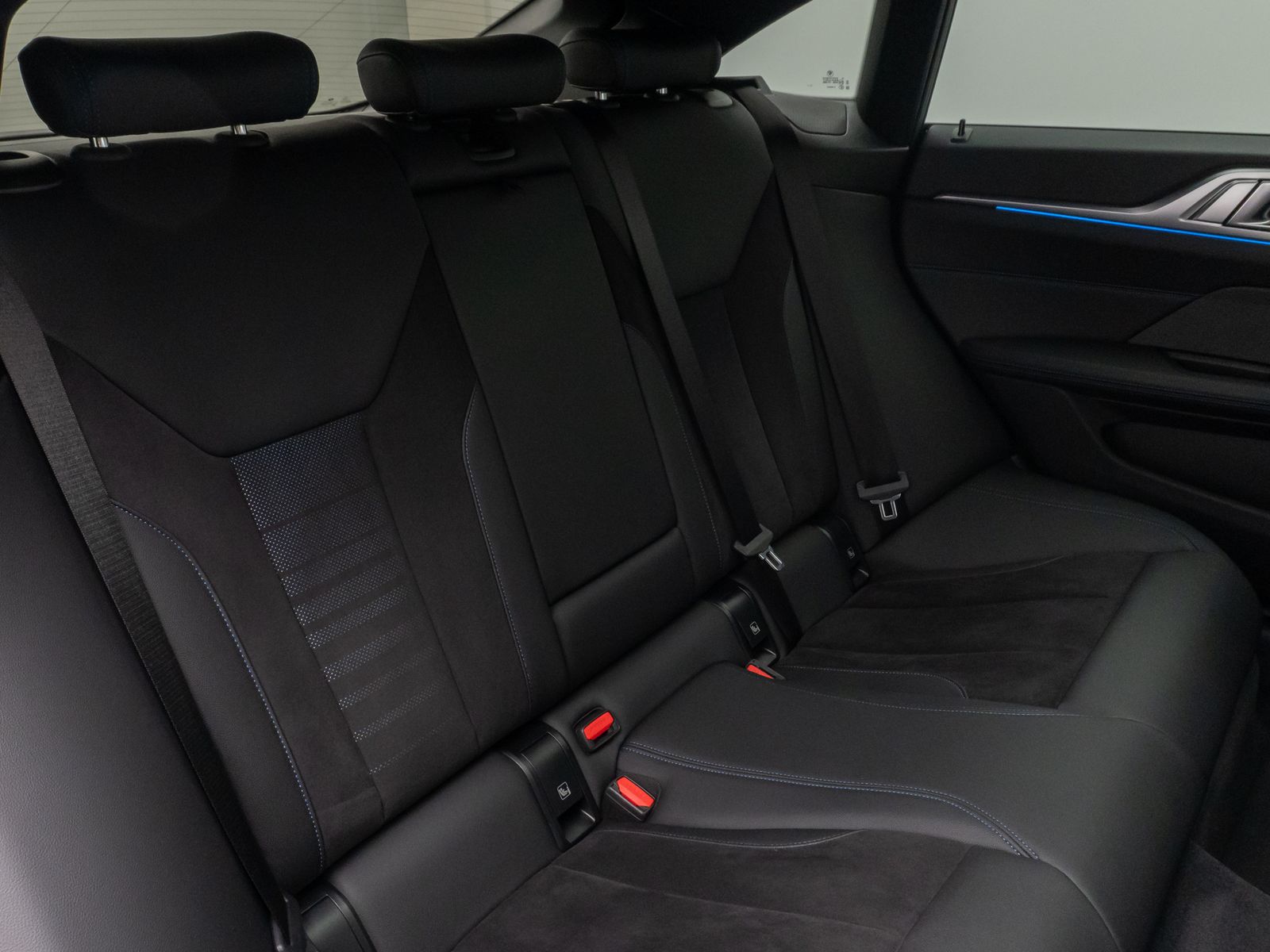 Fahrzeugabbildung BMW i4 M50 Gran Coupé 360°DAB HUD H/K Glasdach 20Zol