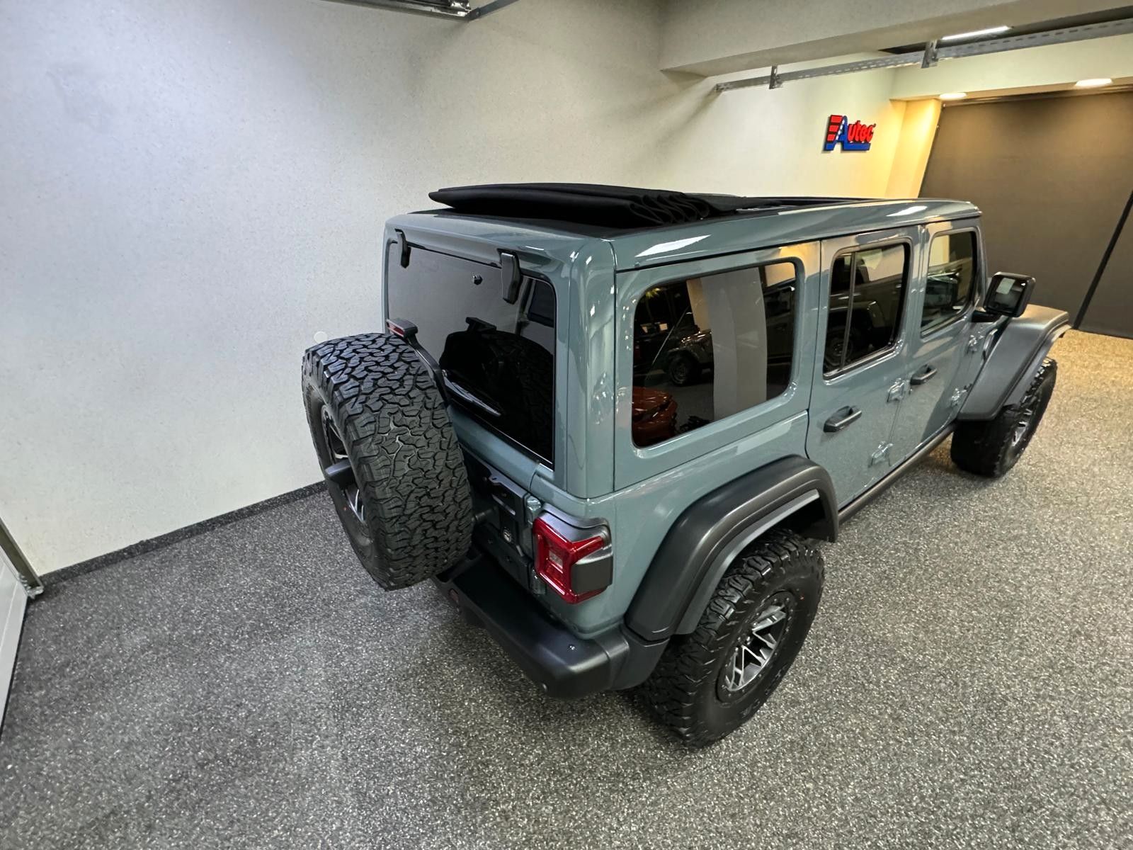 Fahrzeugabbildung Jeep MOAB 392-6.4L HEMI V8-WINDE-SKY ONE-35"