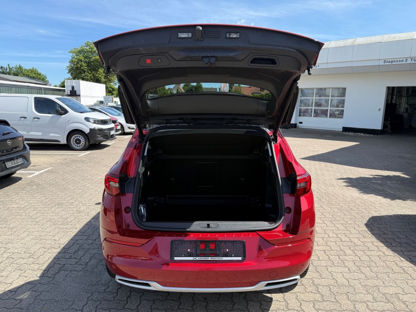 Fahrzeugabbildung Opel Grandland Ultimate 1,2T Navi+Leder+Sitzbelüftung