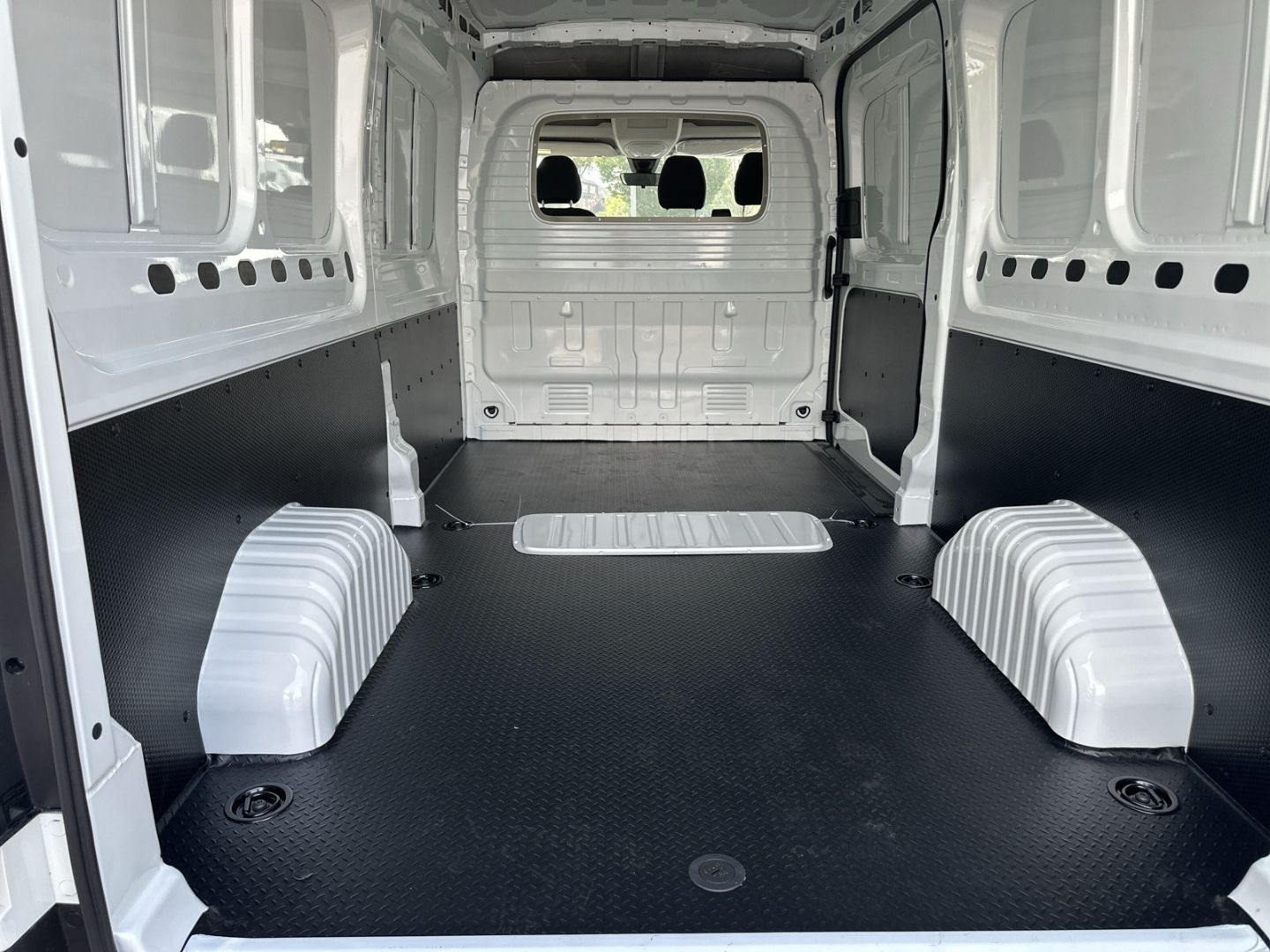 Fahrzeugabbildung Maxus Deliver9 KW 2.0 L3H2 FWD Komfort DAB Spurhalteas