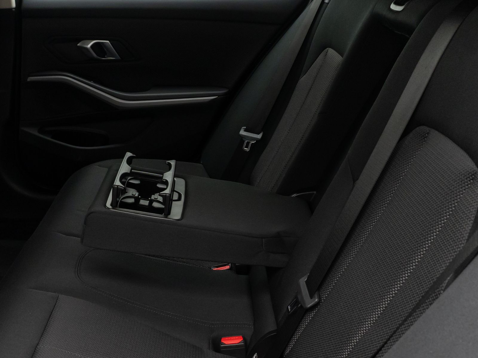 Fahrzeugabbildung BMW 320d DAB CockPitPro PDC DrivingAssist Alarm LED