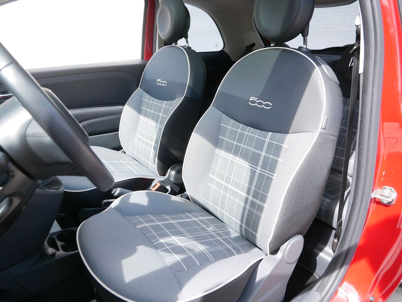 Fahrzeugabbildung Fiat 500 1.2 8V Lounge Panorama Sitzheiz PDC Klimaaut