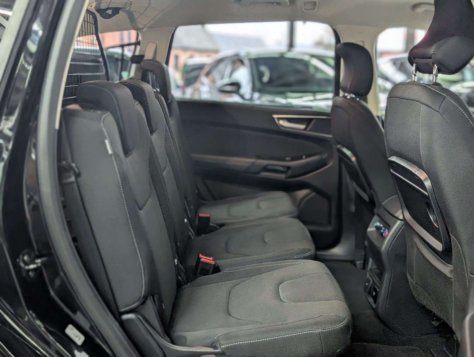 Fahrzeugabbildung Ford S-MAX Titanium TEMP KAM XENON NAVI 7-SITZER SHZ