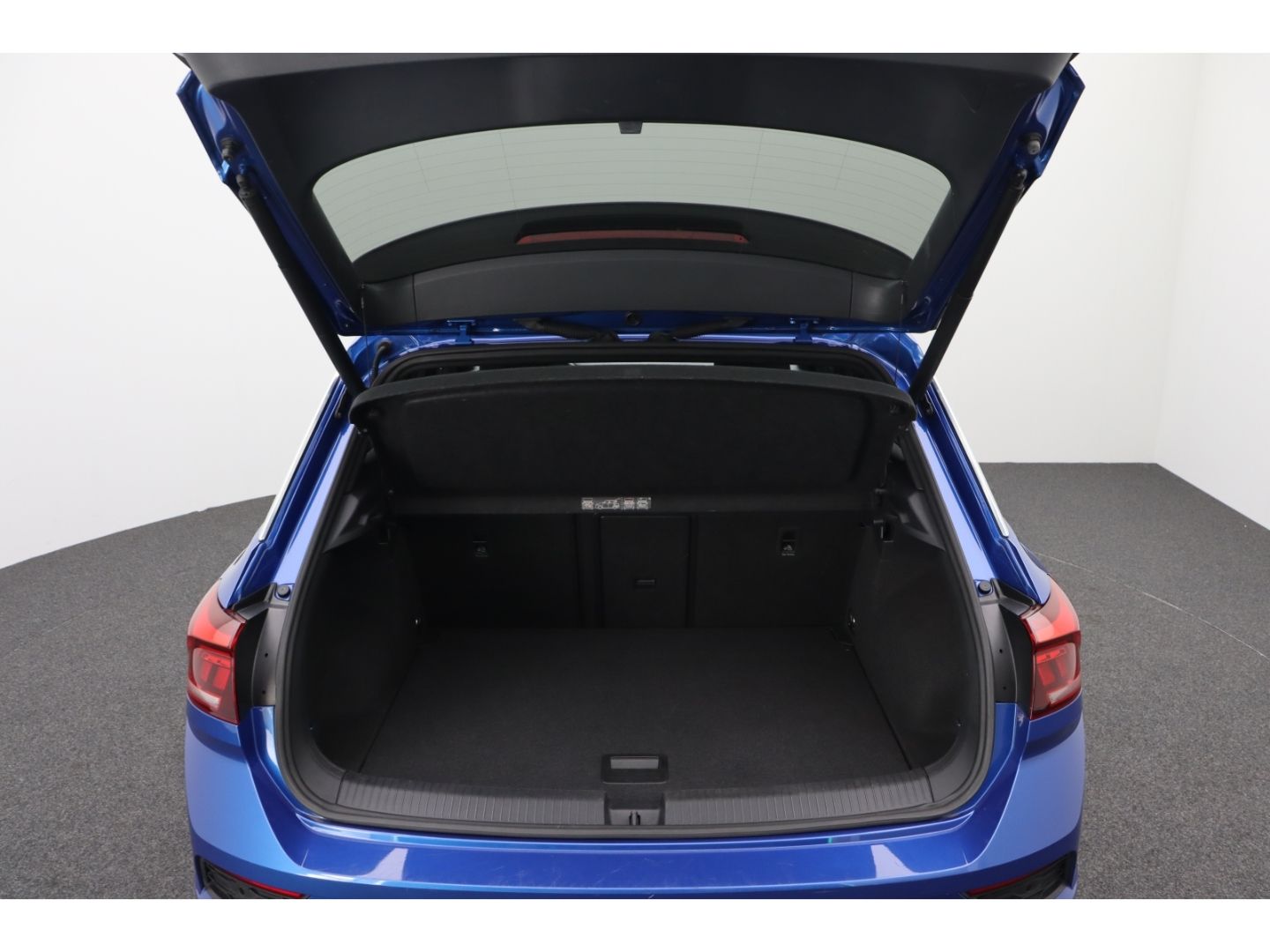Fahrzeugabbildung Volkswagen T-Roc 1.5 Sport Pano Standheiz ACC SHZ Kamera