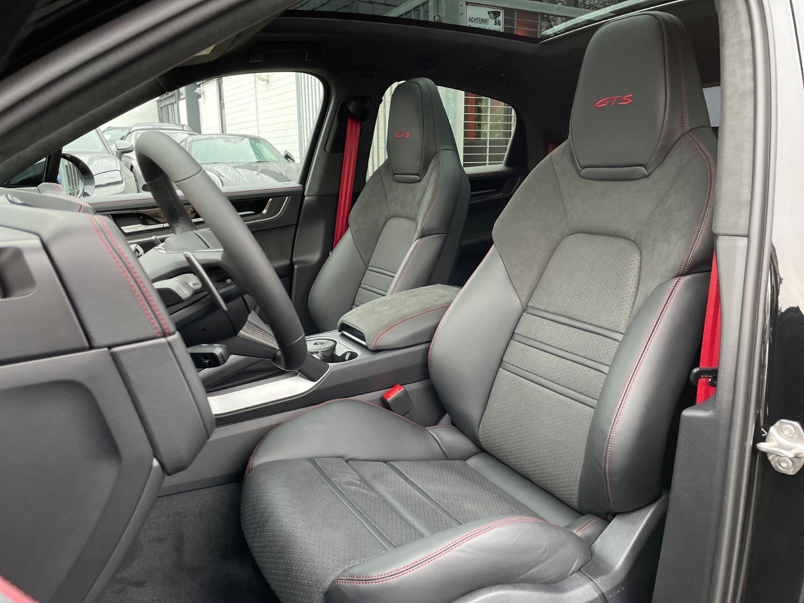 Fahrzeugabbildung Porsche Cayenne GTS Coupé |HUD|Matrix|ACC|AHK|Carbon|22"