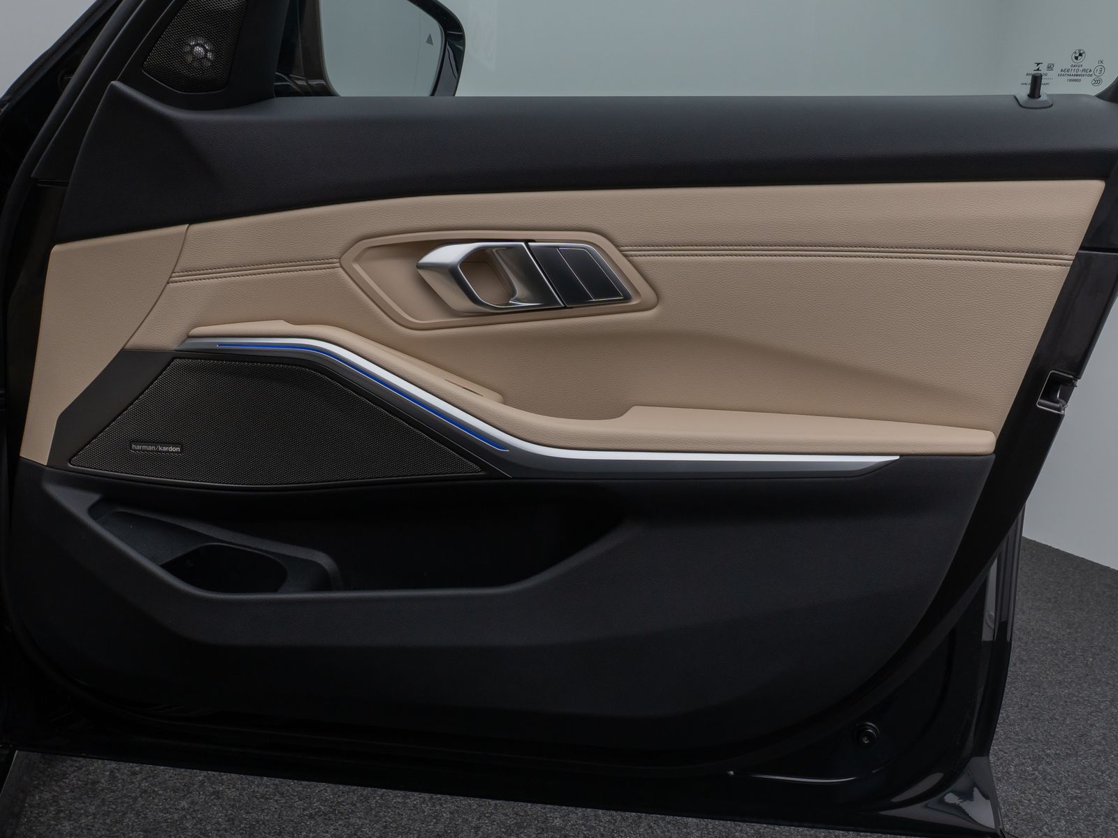 Fahrzeugabbildung BMW 320d xD LuxuryLine Kamera HUD DAB H/K AHK Komfor