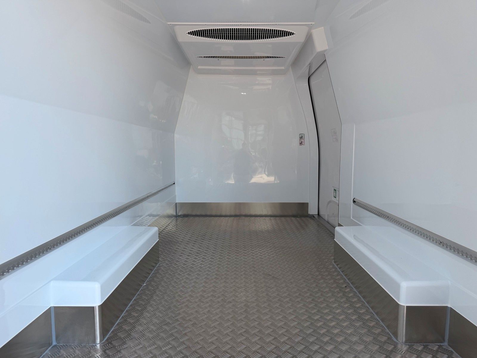 Fahrzeugabbildung Iveco Daily 35S14 *Standkühlung*Kamera*
