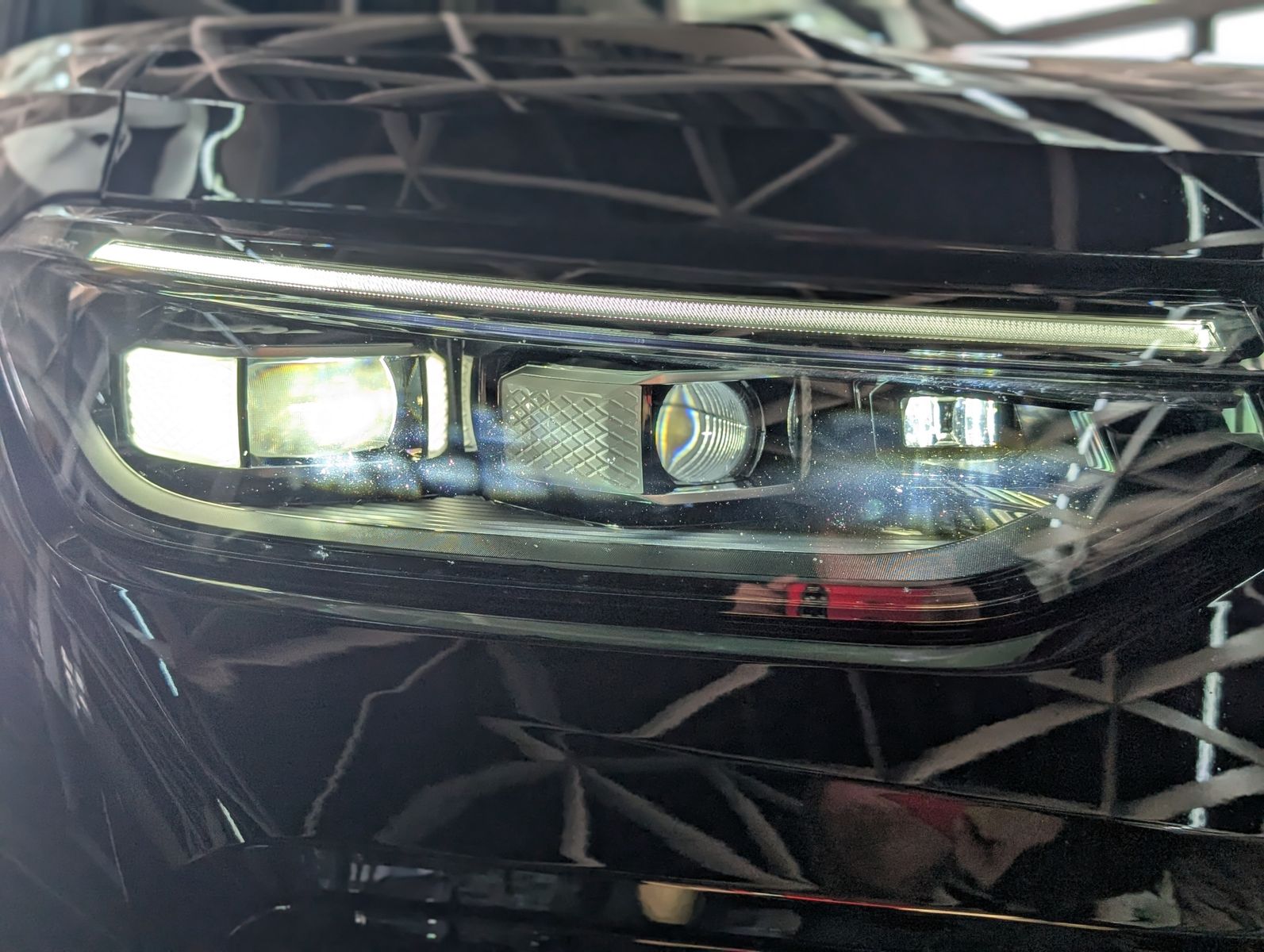 Fahrzeugabbildung Volkswagen Tayron R-Line 360°H&K HUD PANO IQ-LIGHT BLACK 7S