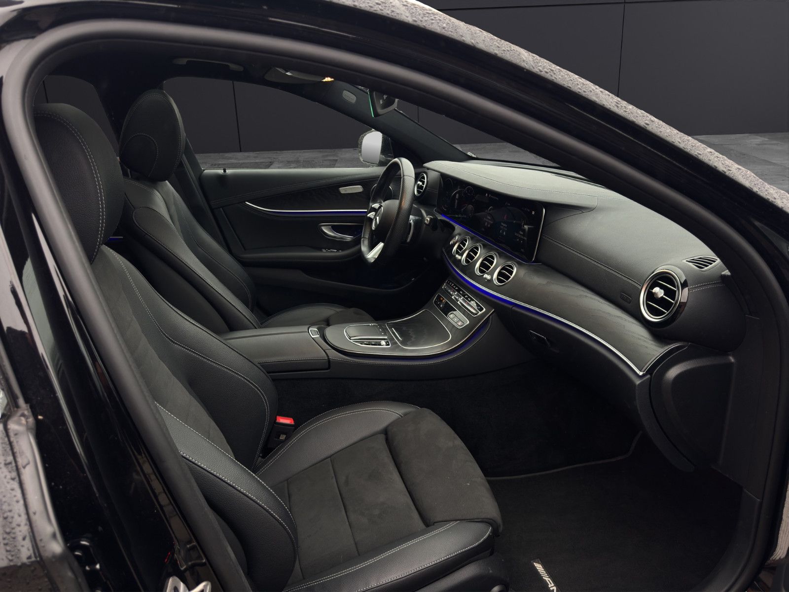 Fahrzeugabbildung Mercedes-Benz E 200 T-Modell AMG-Line*Shzg*Navi*AHK*WideSc*Cam