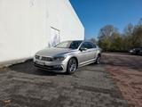 Volkswagen Passat 1.8 TSI DSG R-Line Highline, Massage, LED - VW Passat in Bonn