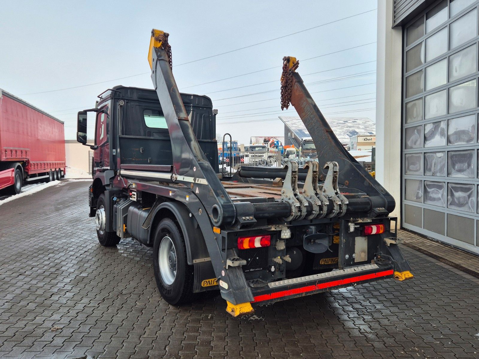 Fahrzeugabbildung Mercedes-Benz Arocs 1832 K 4x2 Palfinger PST14 TEC-25 Funk AHK