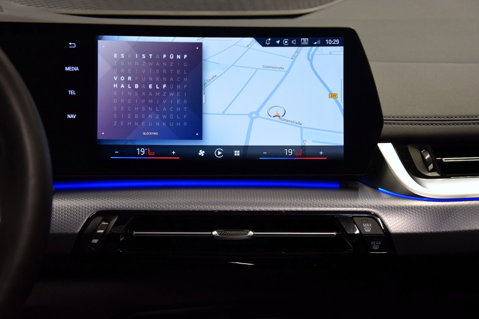 Fahrzeugabbildung BMW 218i Active Tourer M Sport LED Pano HuD AHK