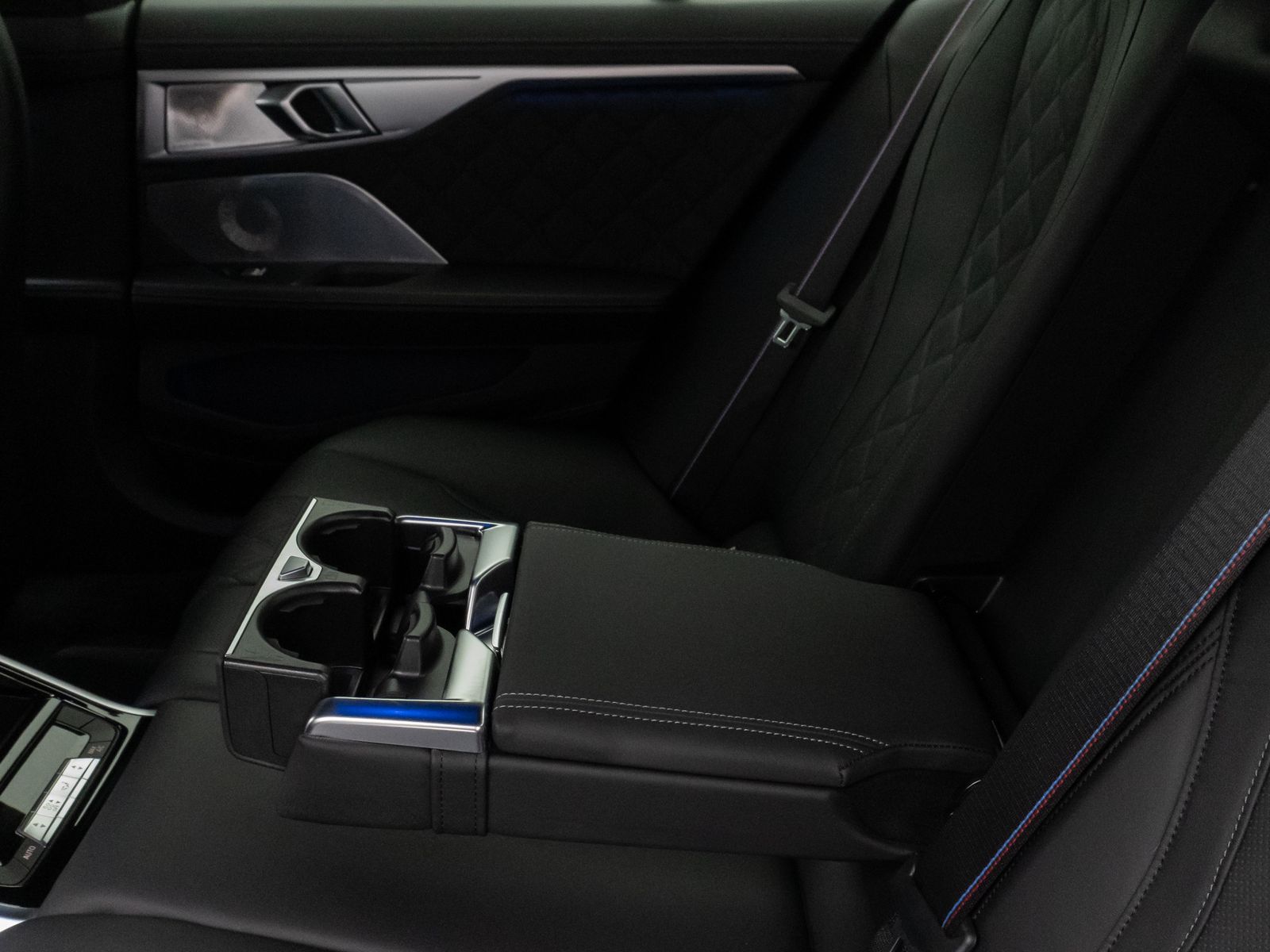 Fahrzeugabbildung BMW M8 Competition xD Gran Coupé SoftCL 360°TV Laser